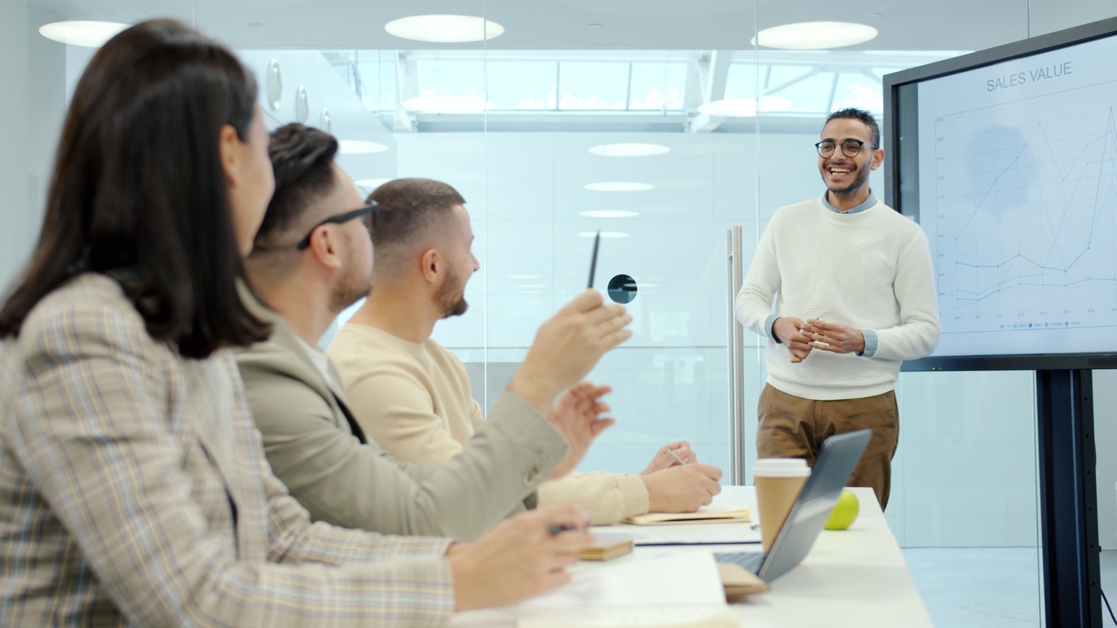 A founder pitching their startup to investors